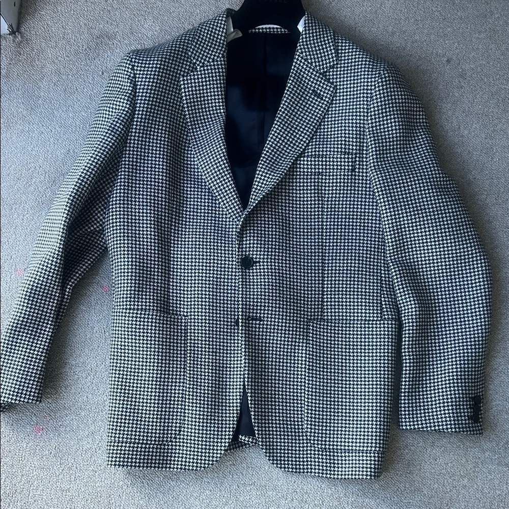 Elegant Black and White Houndstooth Blazer